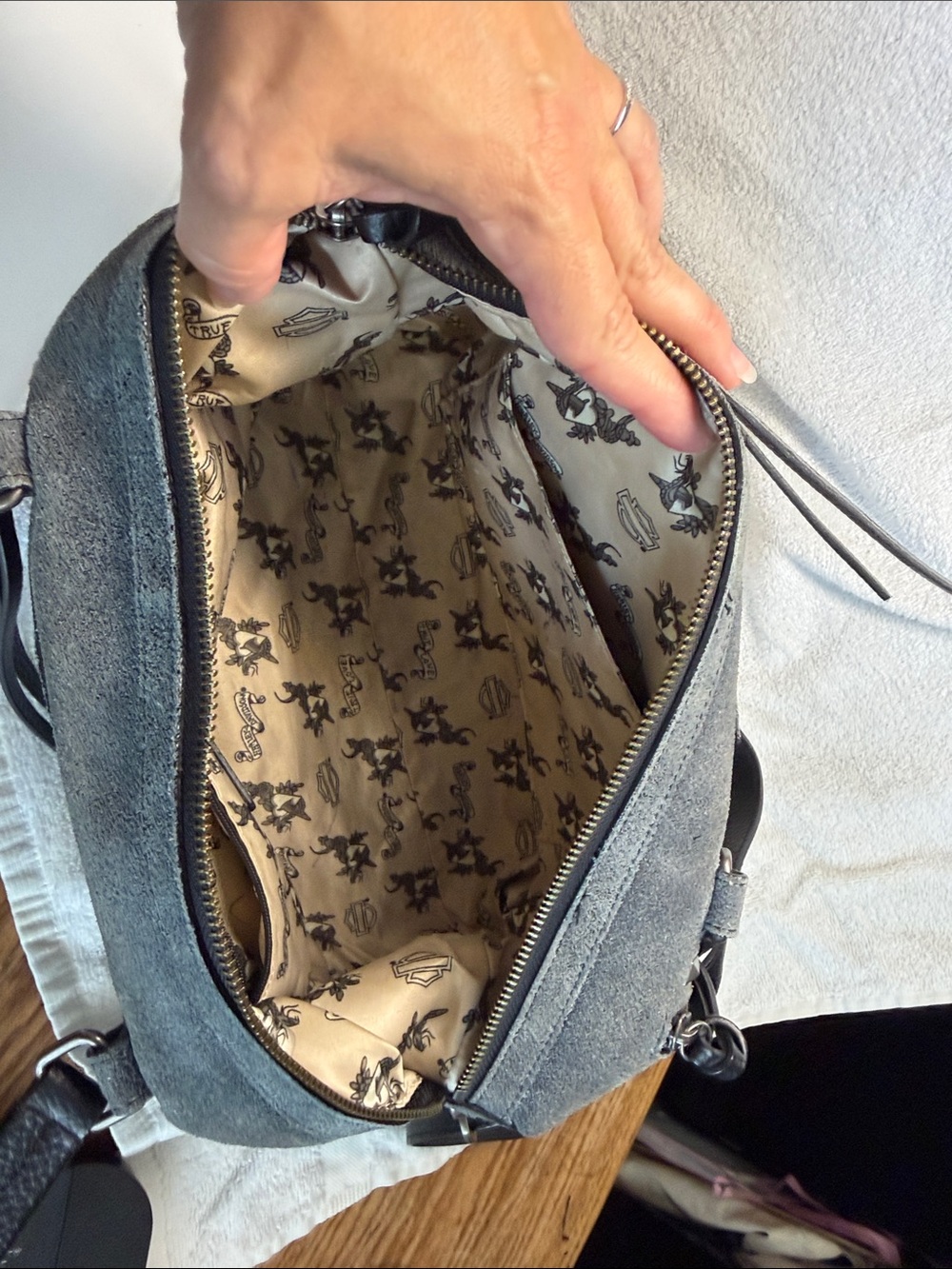 Harley-Davidson Blue- Grey Suede Shoulder Bag with Studs Charm crossbody strap - Picture 9 of 11